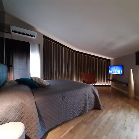 Moaa - Modern Art Apartment Desenzano del Garda Luaran gambar