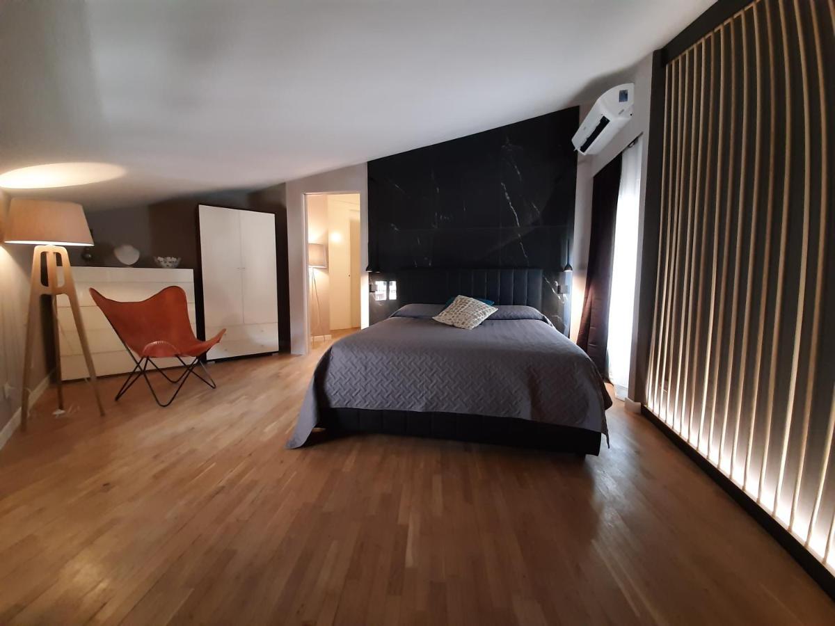 Moaa - Modern Art Apartment Desenzano del Garda Luaran gambar