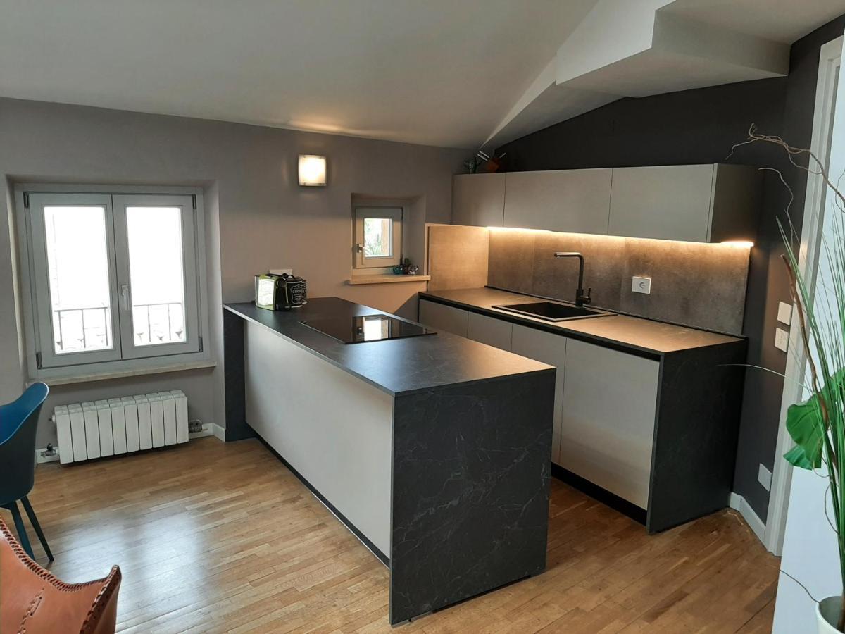 Moaa - Modern Art Apartment Desenzano del Garda Luaran gambar
